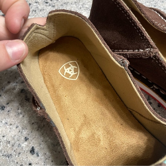 NWOT Ariat Brown and Teal Arrow Print Cruisers - Picture 3 of 5